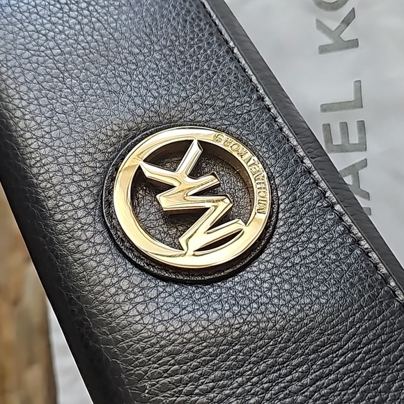 Michael Kors Wallet - Picture 2 of 14